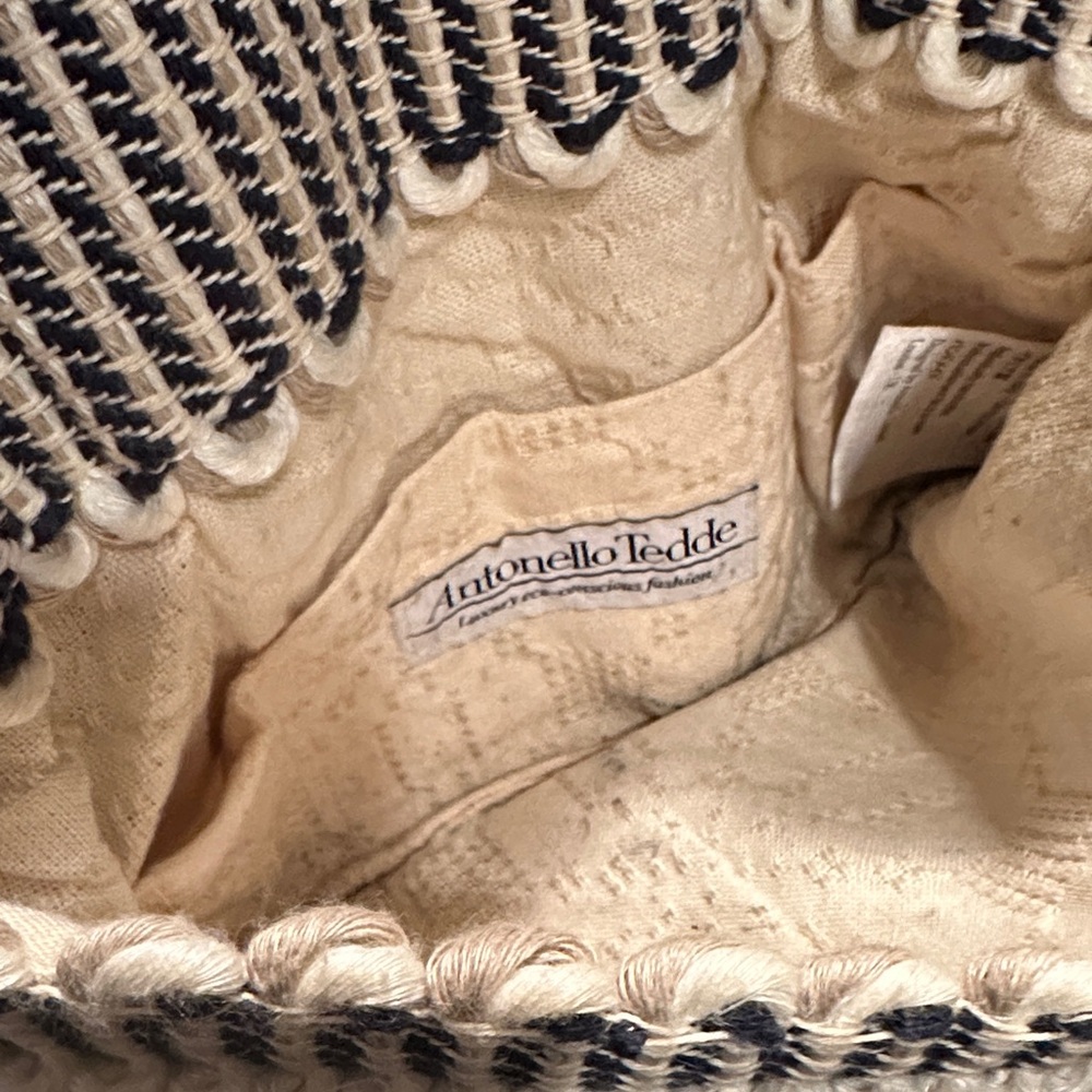 Stylish Cream and Black Woven Bag - Picture 4 of 7